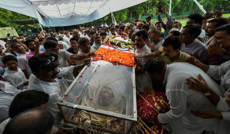 Sheila Dikshit's last journey begins; mortal remains taken to Congress HQ